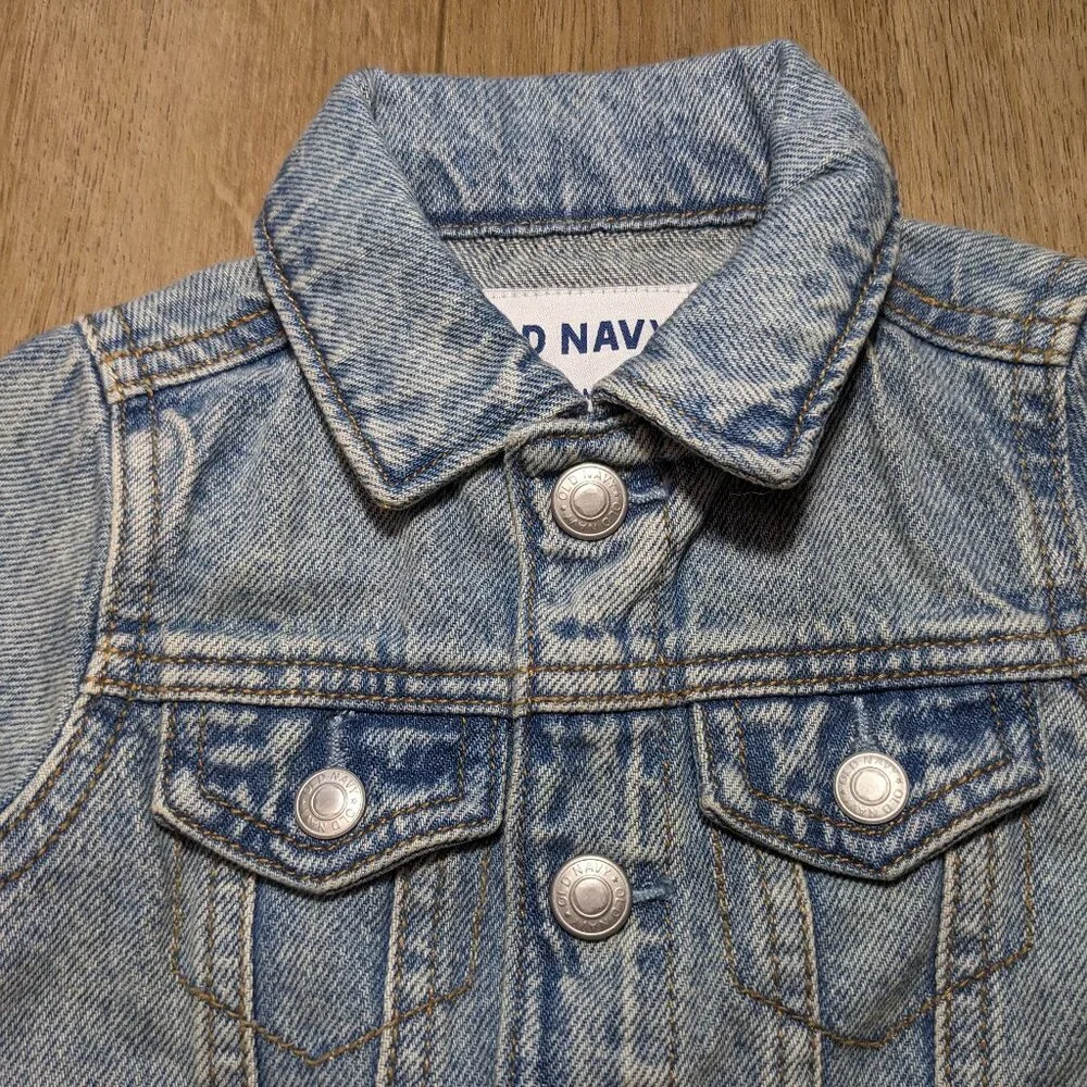NWT Old Navy Baby size 6-12 months Denim Jean Jacket Blue Light Wash